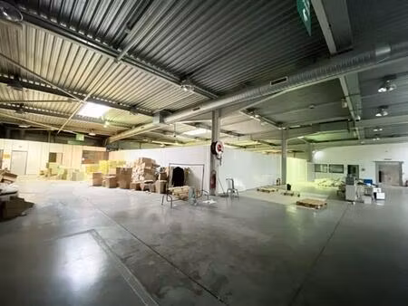 location local d'activités trappes 1 500 m²