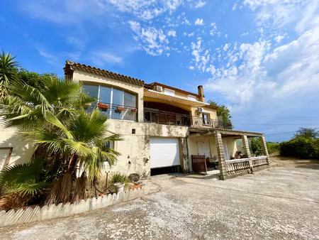 villa comprenant 3 logements 270m2 sur 1800m2 de terrain