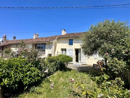 maison à rénover avec superbe vue à nanteuil-en-vallée