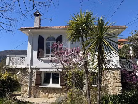 rare villa à agrandir  terrain piscinable près de valbonne