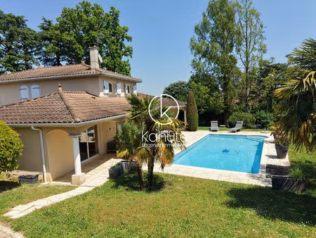 achat maison 8 pièces 203m²