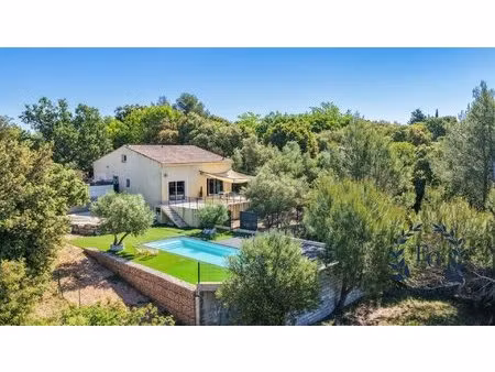 villa de charme avec piscine et vue dégagée au calme et ?