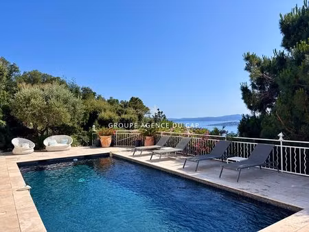 à vendre villa beaux volumes 6 chambres vue mer sud-ouest parkings aux issambres