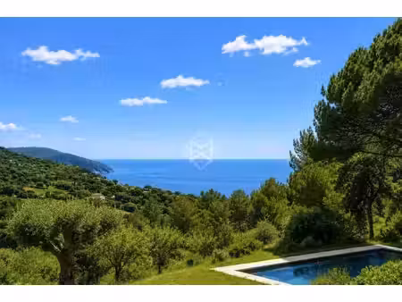 charme et vue mer dans un domaine sécurisé à la croix-valmer