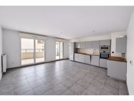 appartement 3 pièces 64 45 m2 balcon parking le perr