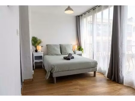 st cyr sur mer studio de 27 m2 + terrase fermee + cave et place de parking