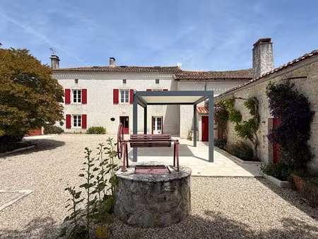 a sasir. belle maison de caractère rénovée avec prestations haut de gamme à proximité d’ai
