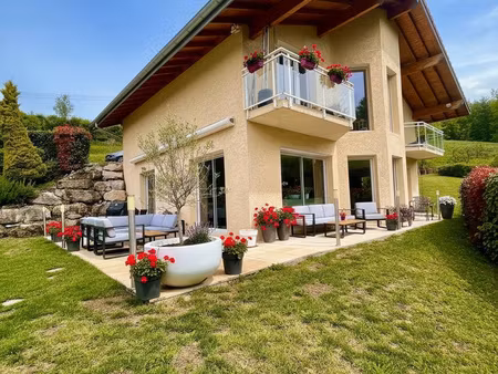 a vendre : maison contemporaine offrant luminosité  volumes