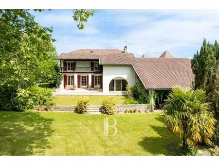 maison de luxe à vendre à urt : 1 470 000 €