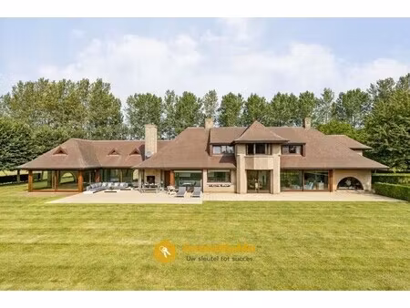unieke villa met weiland en paardenstallen op een toplocatie te koop in mendonk (gent)