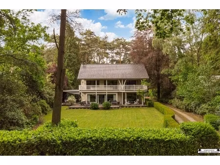 exclusieve villa op royaal perceel van 3.000 m² grenzend aan uniek natuurdomein