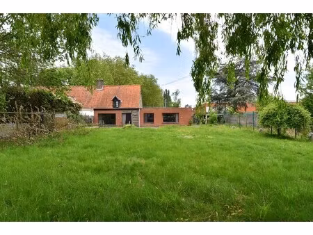 halfopen bebouwing in een groene en landelijke omgeving te koop in gullegem