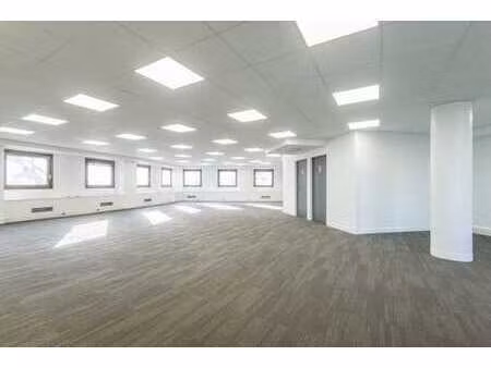 location bureaux 91 m² à 1 686 m²