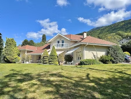 magnifique maison 170m2 moderne au coeur de saint cergues avec tres joli jardin