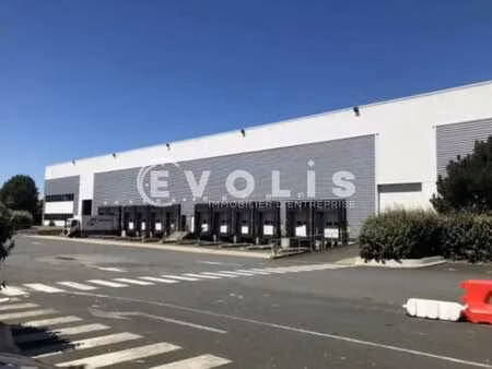 location entrepôt combs la ville 77380 22405m²