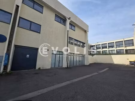 location entrepôt palaiseau 91120 669m²