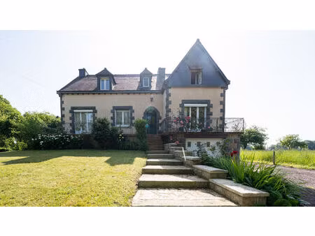 vente maison 8 pièces  194.00m²  ménéac
