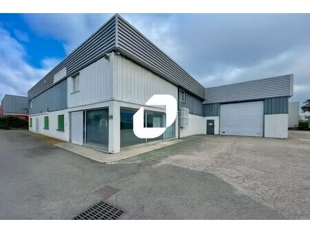 location local d'activités 1 373 m²