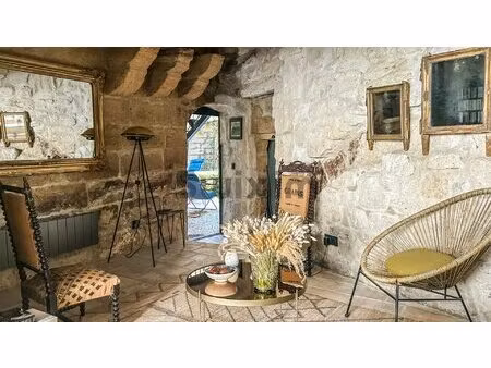 uzès secteur sauvegardé - rare demeure de charme avec patio au coeur des plus belles rues.