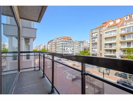 ruim en lichtrijk 2-slaapkamerappartement op de lippenslaan