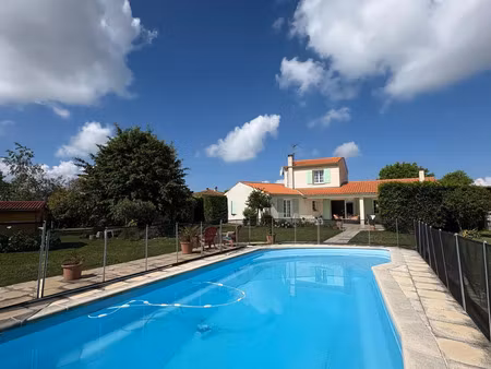 vente maison 8 pièces 203 m² marennes-hiers-brouage (17320)