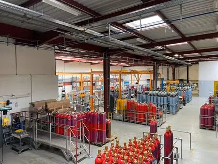 vente entrepôt buc 78530 5836m²
