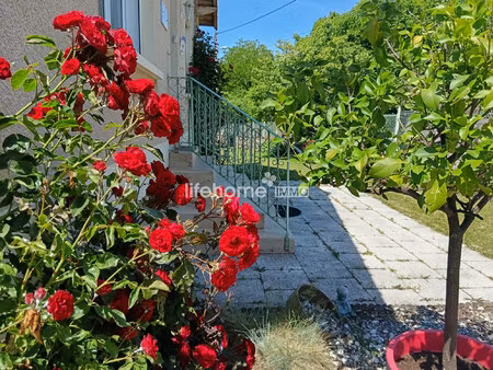 maison pleine de charme avec terrain clos et dépendances