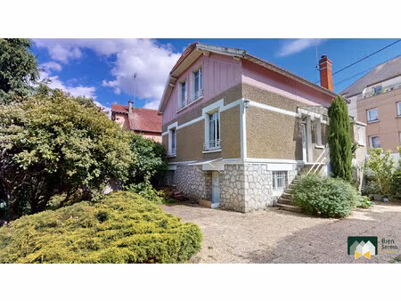 maison bourgeoise située dans un quartier prisé