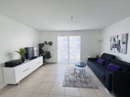 très joli t3 proche de toutes commodités