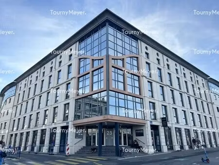 location bureaux 143 m² à 697 m²