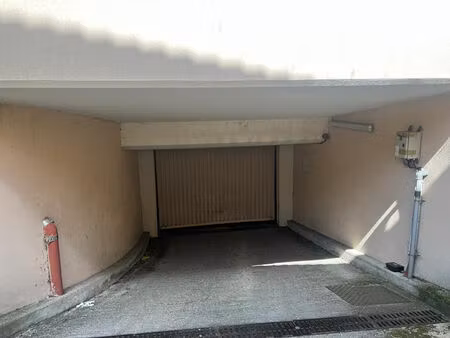 parking / box combs la ville