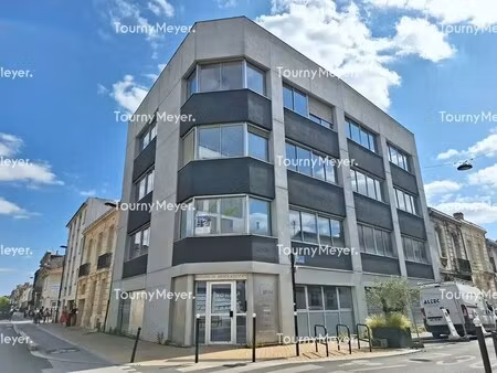 vente bureaux 688 m²