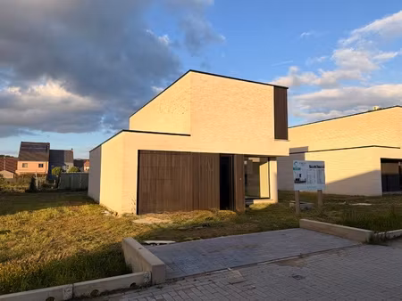 huis te koop in sint-lievens-houtem met 3 slaapkamers
