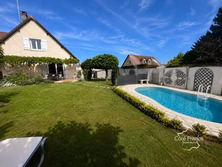 aux portes d’auxerre pavillon familial avec piscine  beaux volumes et confort