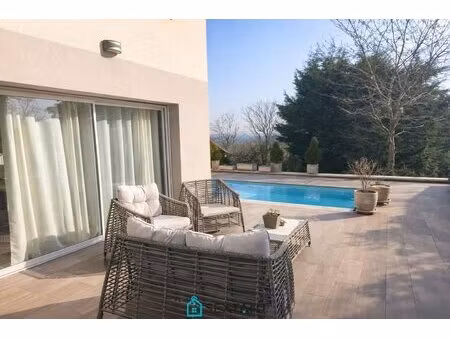belle villa mitoyenne familiale de 135 m² avec piscine chauffée -collonges-secteur...