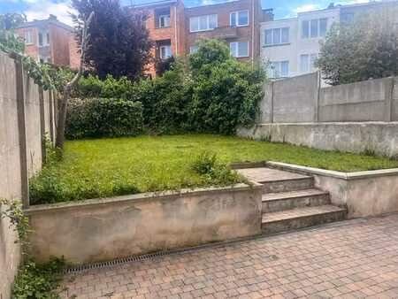 rez de chaussée avec jardin. 2 chambres.