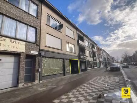 magazijn met bureel