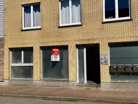 studio spacieux rénové au rez-de-chaussée (85 m²)