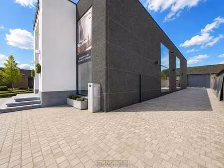 te koop  multifunctioneel bedrijfsgebouw met loods/magazi...