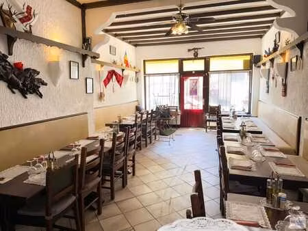 restaurant entierement equipe !!