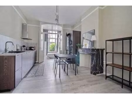 1ère occupation : appartement 1 chambre meublé