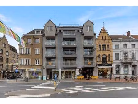 exclusief villa-appartement met frontaal zicht op de grot...