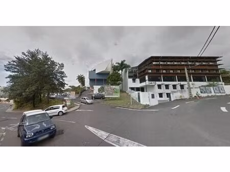 local commercial 69.59 m² - point chaud - saint clotilde - quatier hôpital