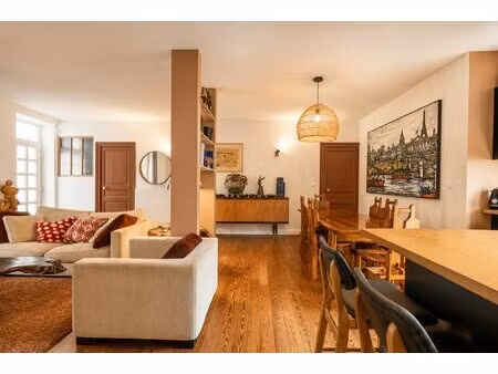 centre ville à pied - t5 au rez-de-chaussée avec jardin de 113 m² - 2 caves et 1 bucher
