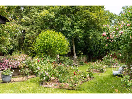 maison de caractère et jardin remarquable en bord de sarthe