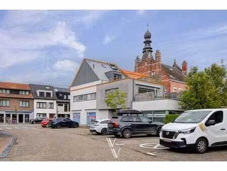 dakappartement met ruim terras en garagebox in centrum za...