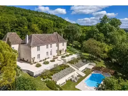 prestigieux château en vente montcuq  occitanie