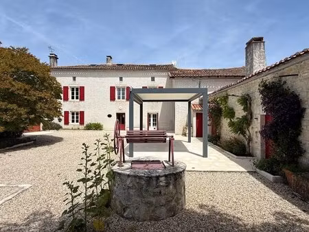 a sasir. belle maison de caractère rénovée avec prestations