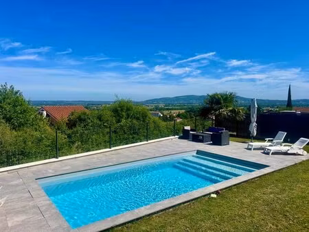 maison récente avec vue incroyable