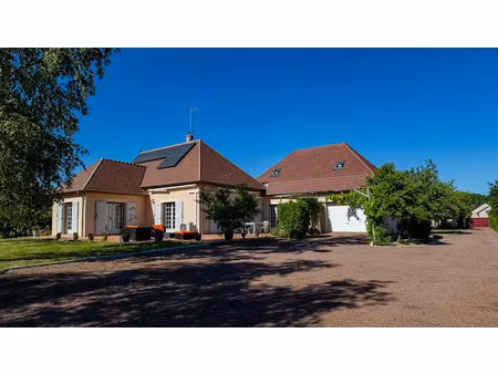 vente maison 8 pièces 195 m² à léré (18240)  299 500 €